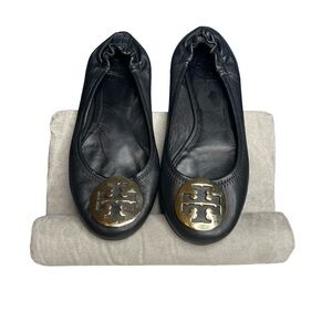 Tory Burch Black Ballet Reva leather gold large logo flats. Women size 6M